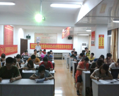 华农恒青工厂安全培训正在进行中